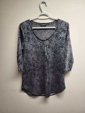 Dynamite Gray Snake Print Knit Top Women's Medium 3/4 Sleeve Stretch Blouse